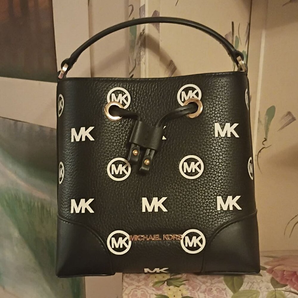 Michael Kors Small Bucket Crossbody Bag